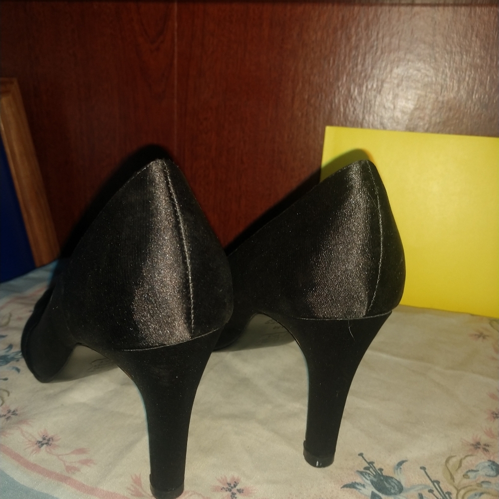 Heels - Picture 7 of 9